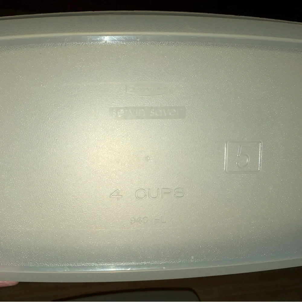 Vintage Rubbermaid serving saver 4 cups Food Storage‎ Container - Set of 2